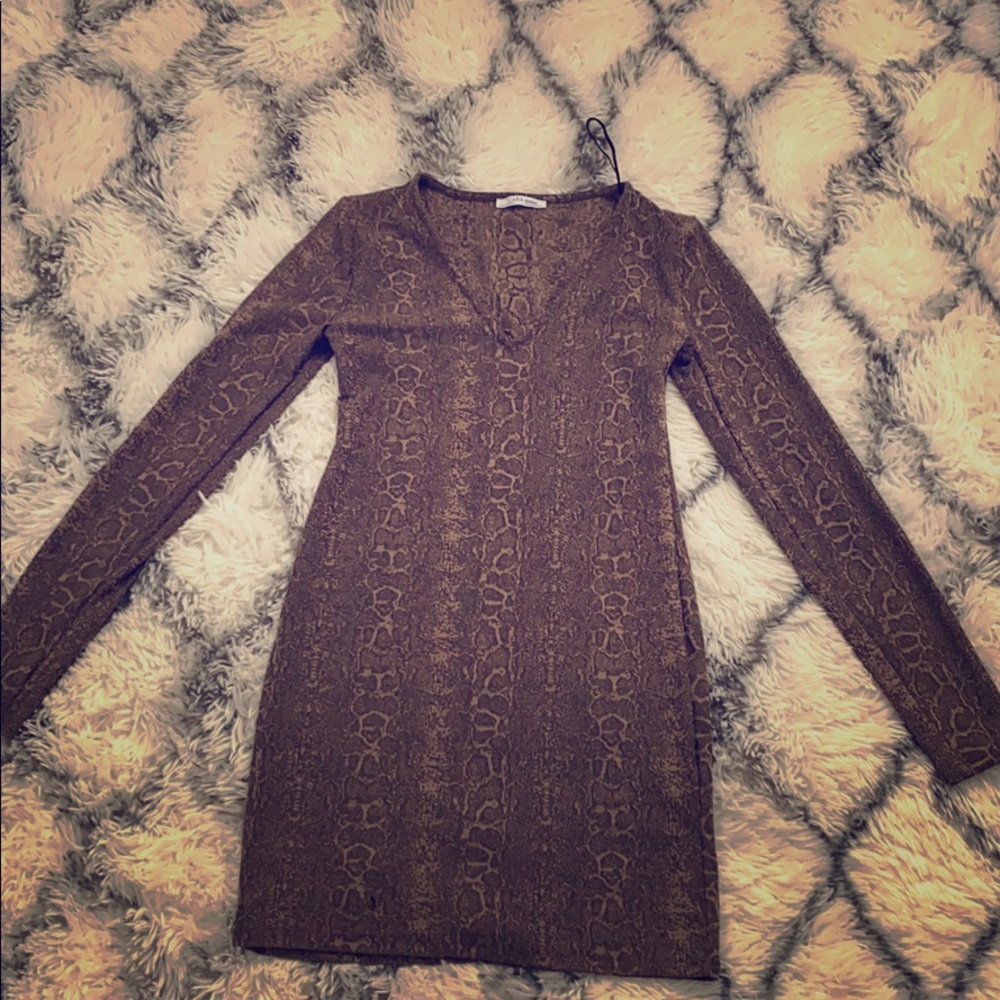 V neck dress